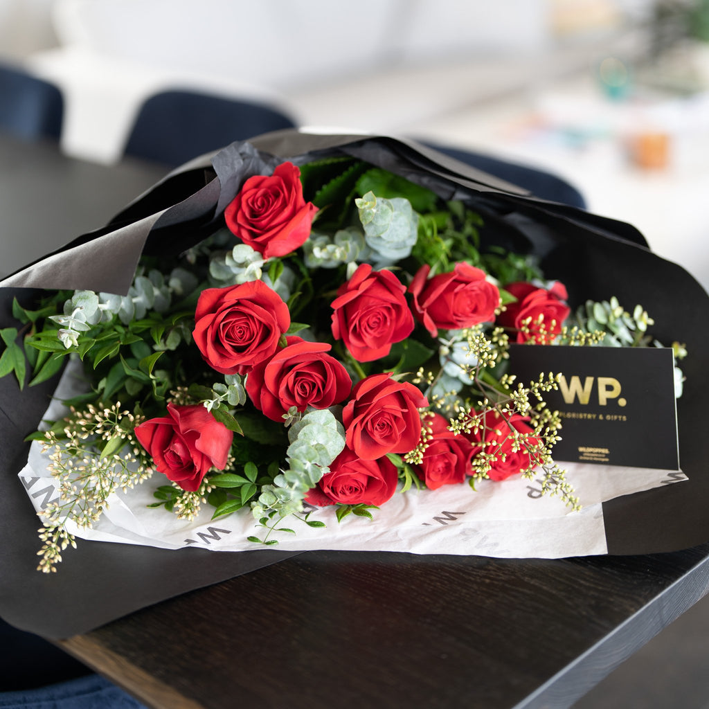 Red Rose anniversary gifts celebrate weddings