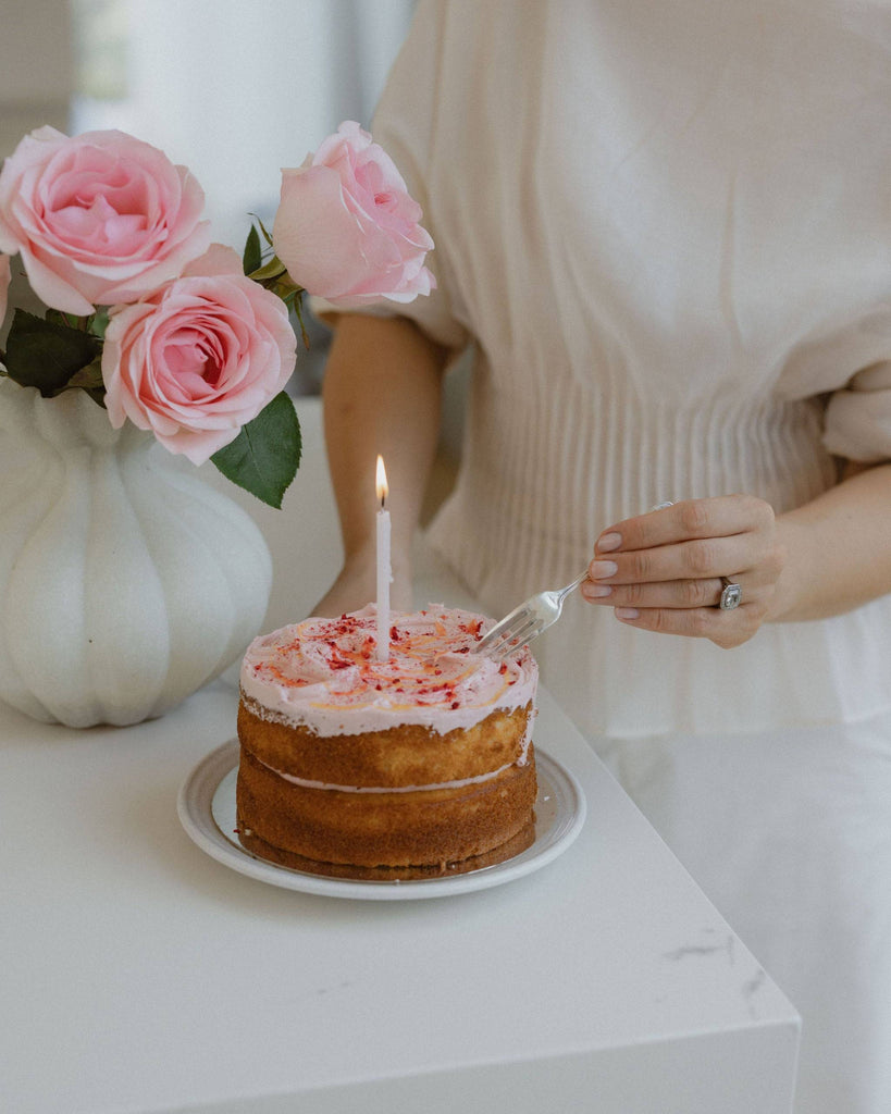 Birthday Girl Roses and Cake - - Wild Poppies -  Flower - Same Day Flower Delivery Auckland - Auckland Flower Delivery \ Florists - boutique gift boxes