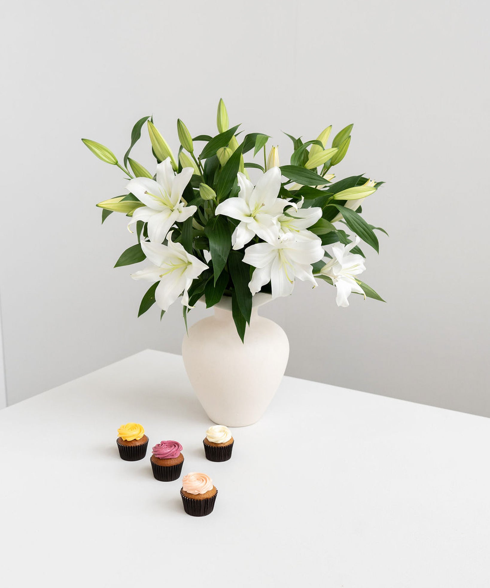 Fresh White Lilies - Wild Poppies -  Flower - Same Day Flower Delivery Auckland - Auckland Flower Delivery - Florists - boutique gift boxes
